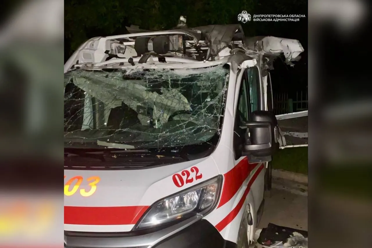  У Марганці дрони поцілили по двох автівках швидкої допомоги