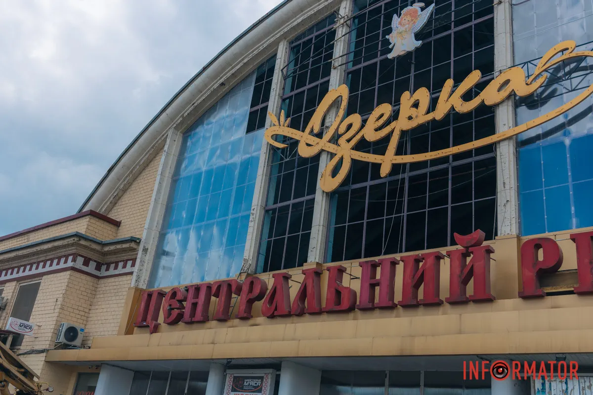 Роботи з ліквідації наслідків російської атаки на центральному ринку «Озерка» Роботи з ліквідації наслідків російської атаки на центральному ринку «Озерка»