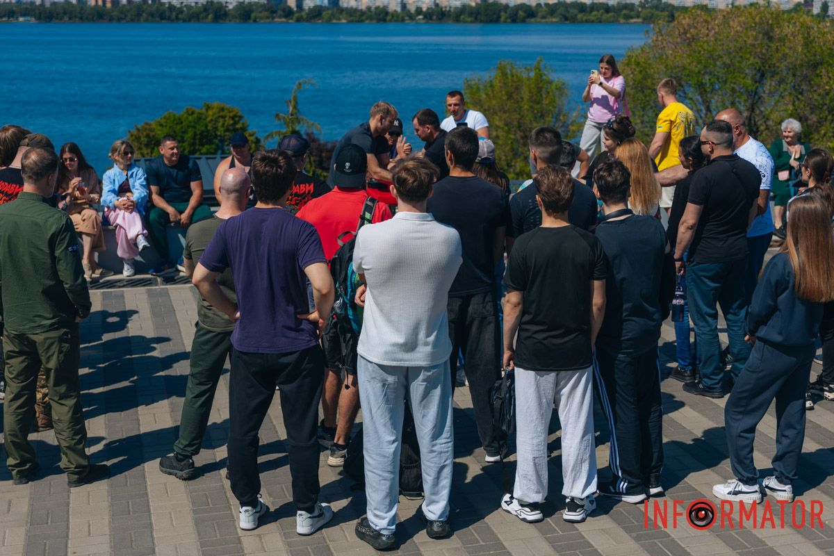 Штанги, армреслінг і збір для військових: у Дніпрі провели спортивний фестиваль 13