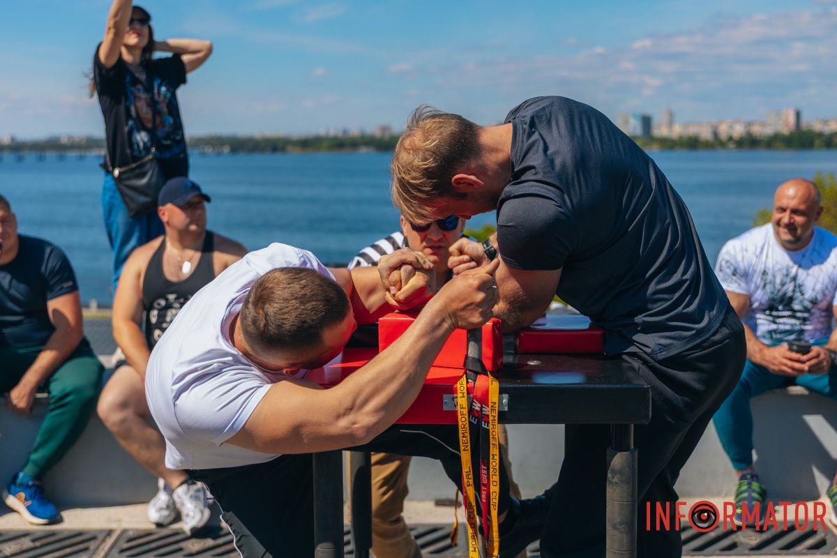 Штанги, армреслінг і збір для військових: у Дніпрі провели спортивний фестиваль 17