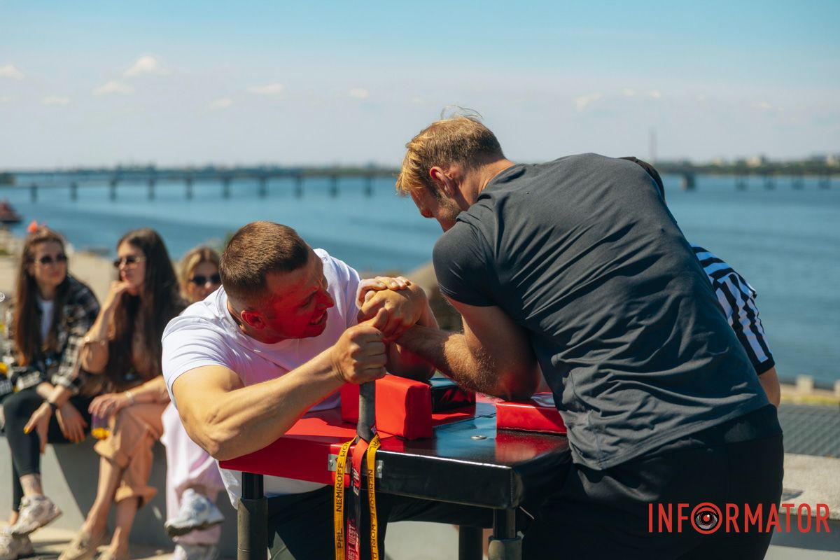 Штанги, армреслінг і збір для військових: у Дніпрі провели спортивний фестиваль 24