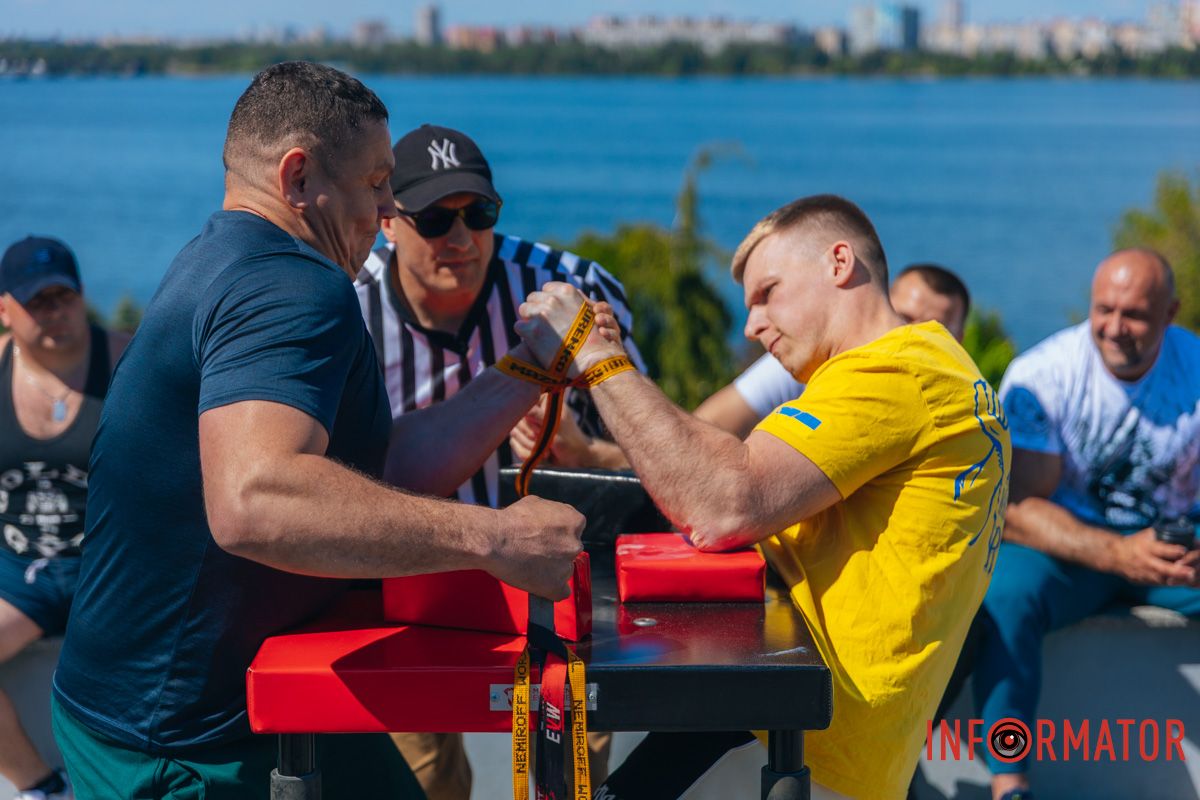 Штанги, армреслінг і збір для військових: у Дніпрі провели спортивний фестиваль 28