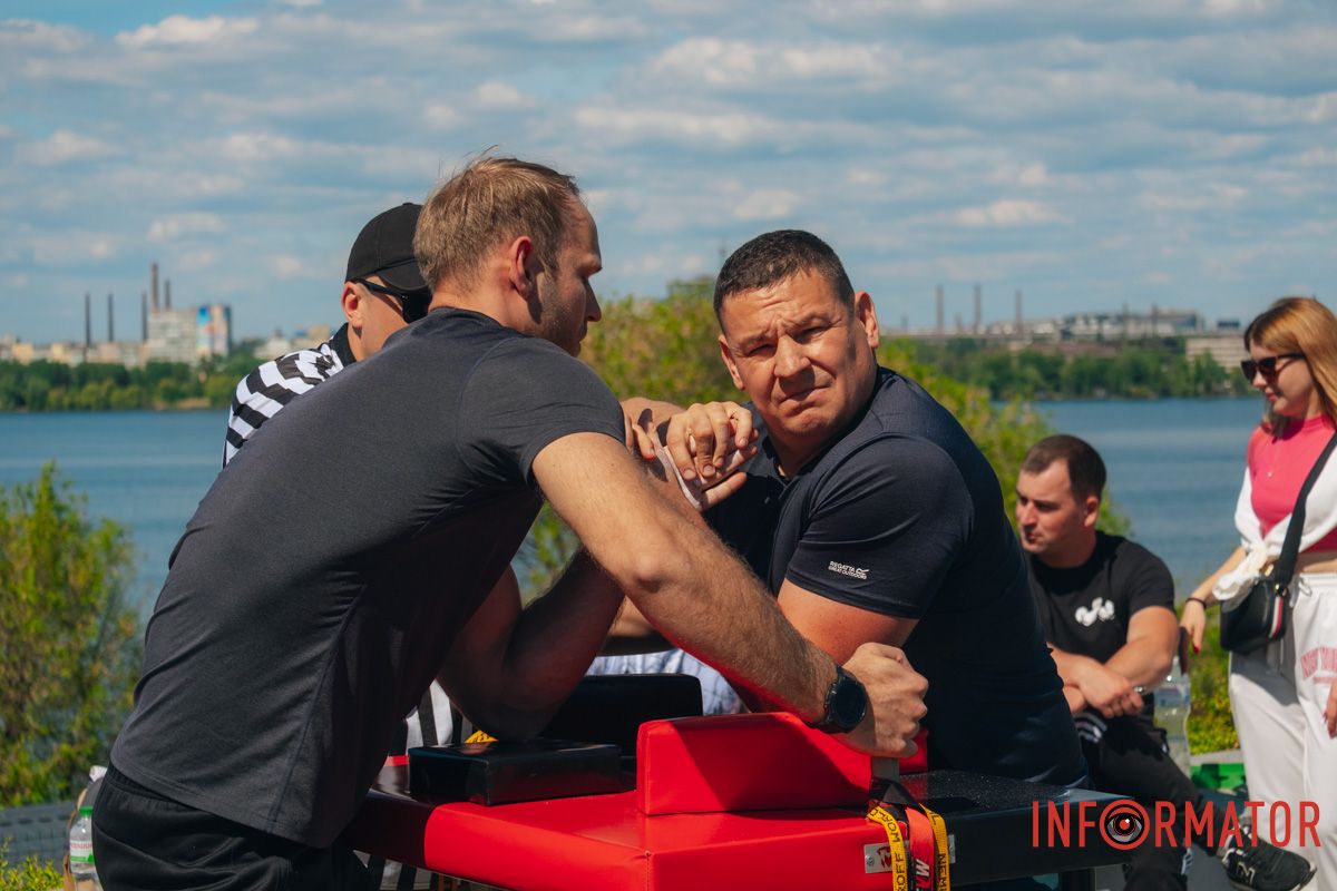 Штанги, армреслінг і збір для військових: у Дніпрі провели спортивний фестиваль 31