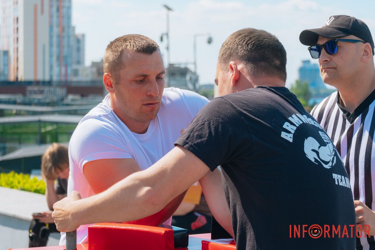 Штанги, армреслінг і збір для військових: у Дніпрі провели спортивний фестиваль 50
