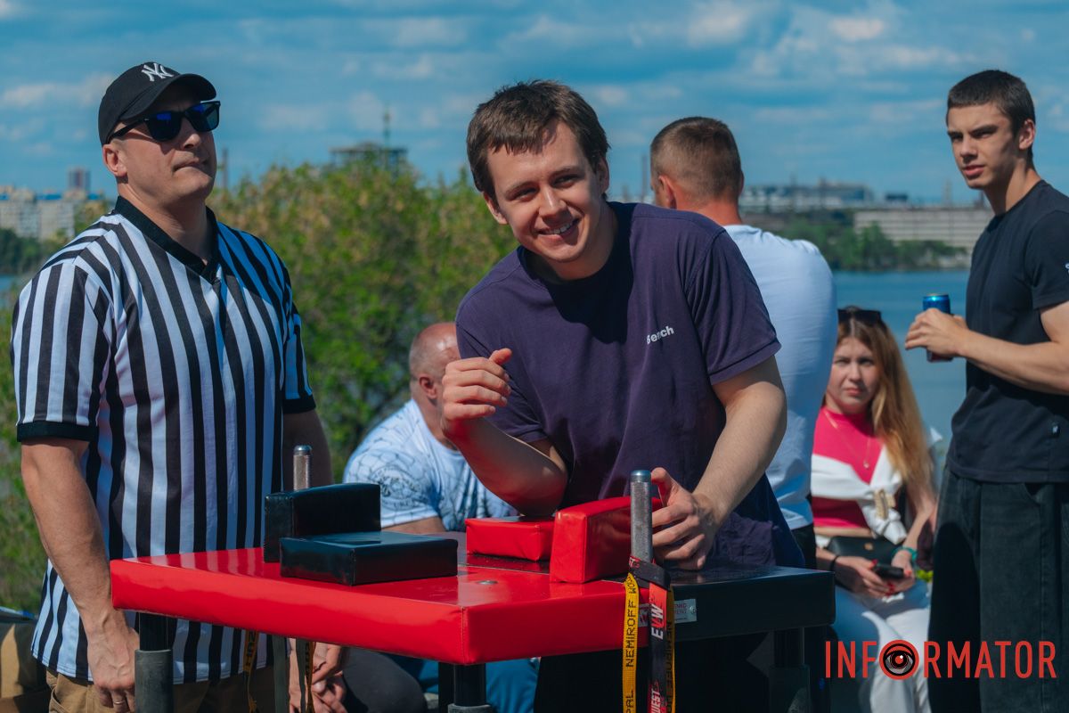 Штанги, армреслінг і збір для військових: у Дніпрі провели спортивний фестиваль 52