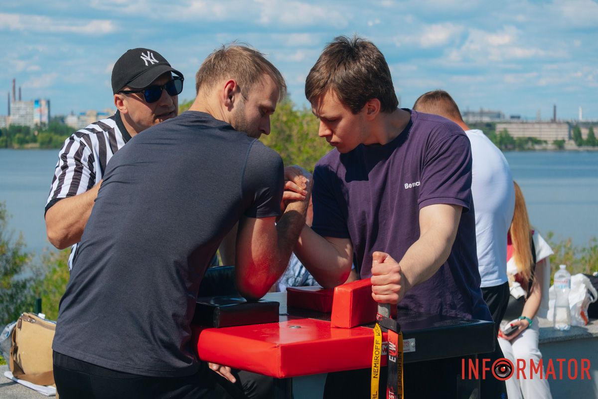 Штанги, армреслінг і збір для військових: у Дніпрі провели спортивний фестиваль 53