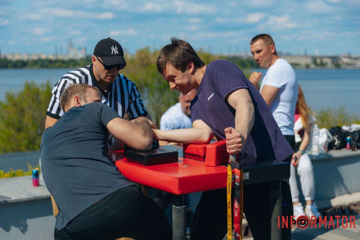 Штанги, армреслінг і збір для військових: у Дніпрі провели спортивний фестиваль 54