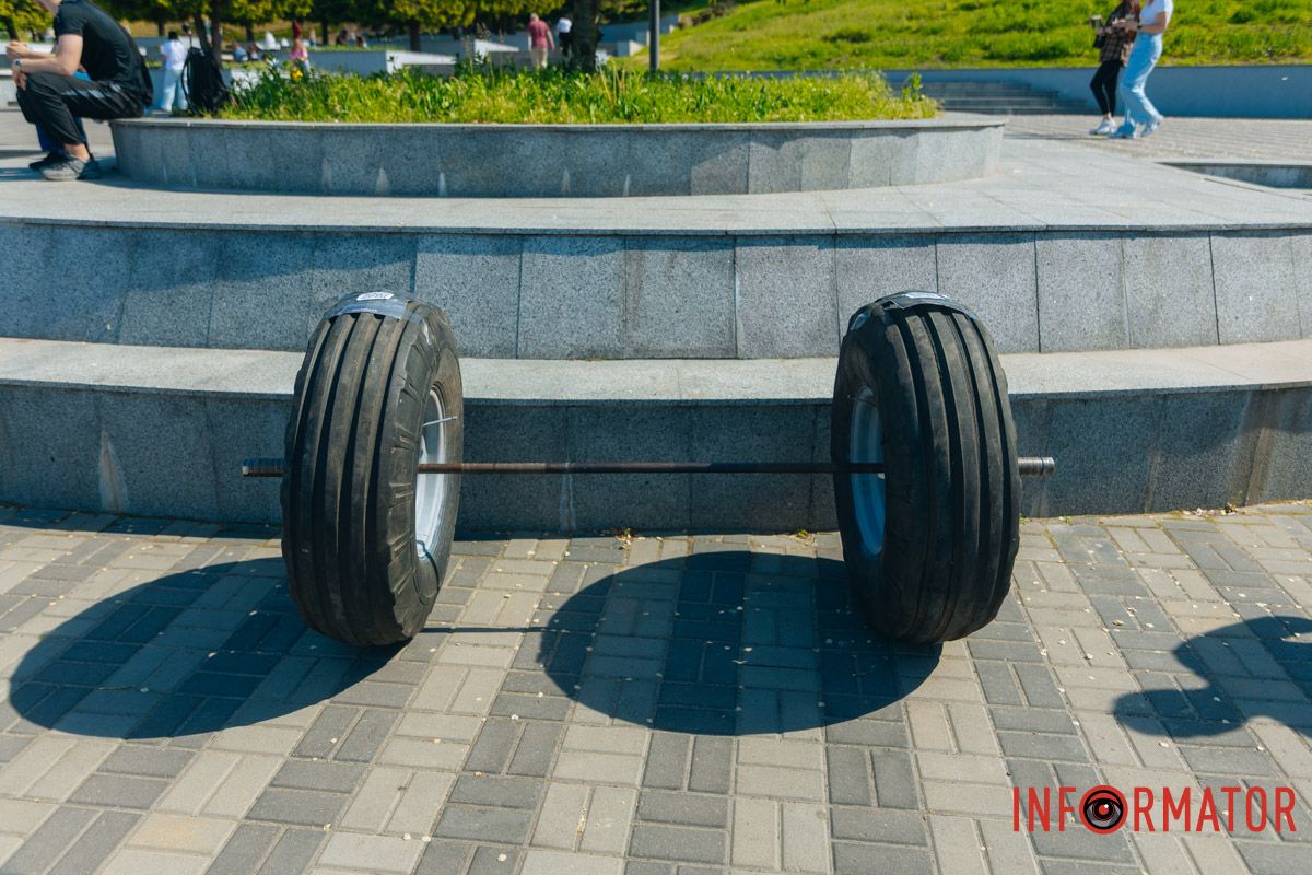Штанги, армреслінг і збір для військових: у Дніпрі провели спортивний фестиваль 55