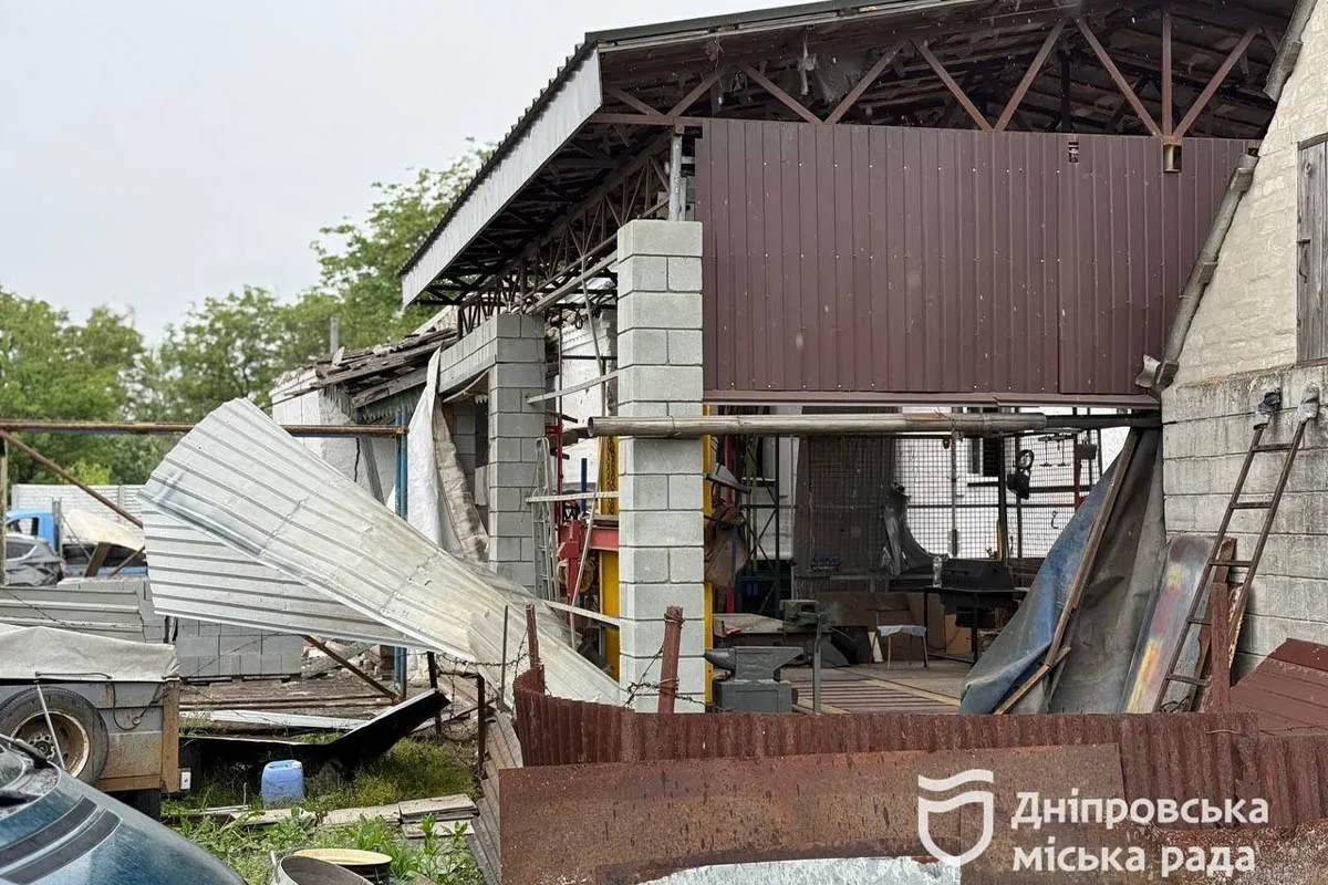 Людям допомагають ліквідовувати наслідки обстрілу та оформлювати заявки на компенсацію