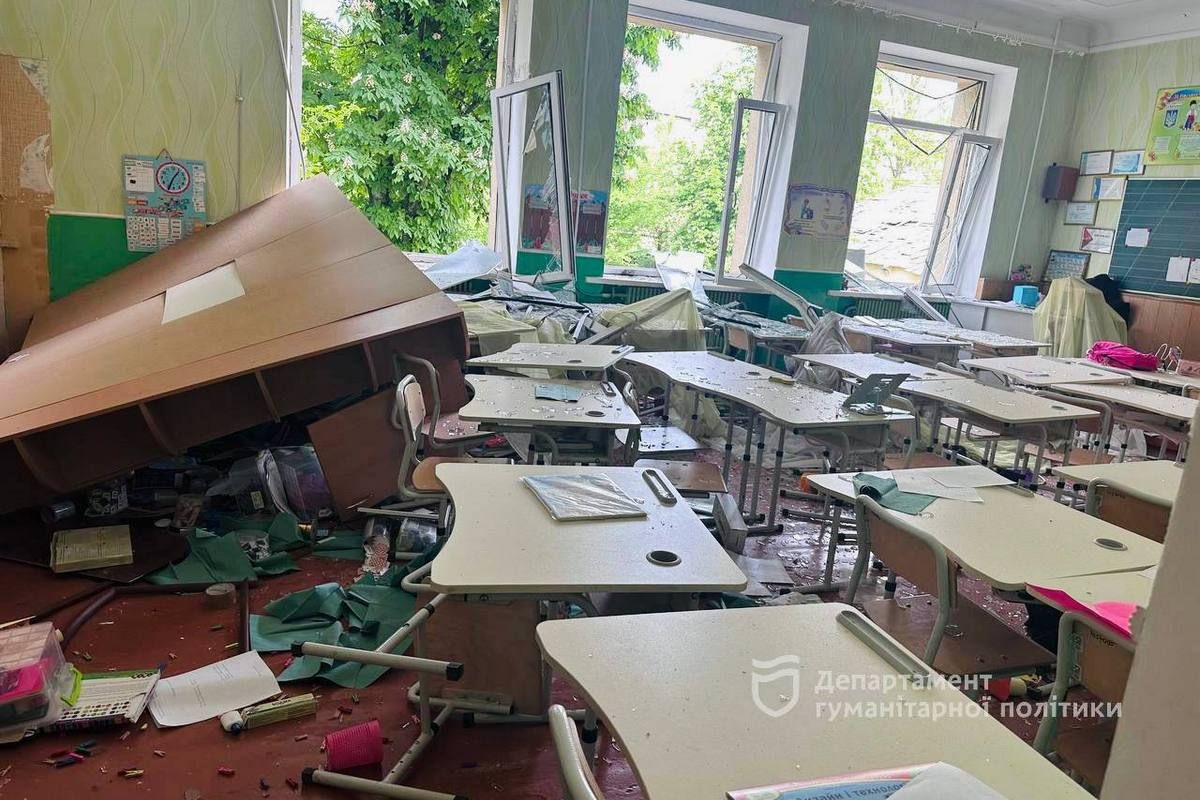В одній зі шкіл вибиті майже 200 вікон