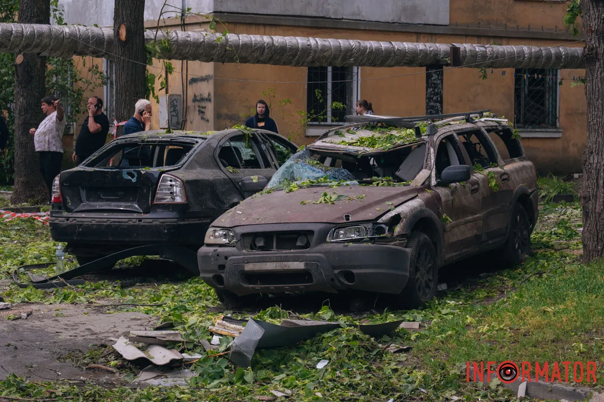 Зазнали атаки й автівки цивільних