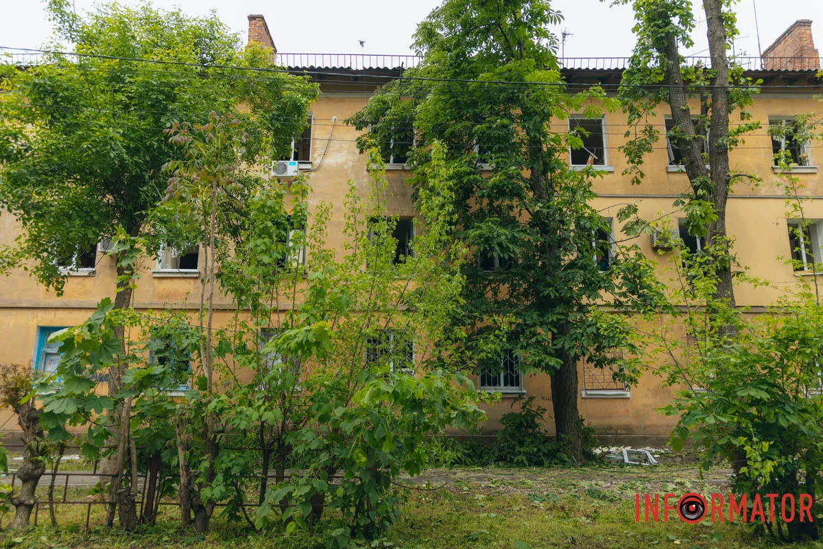 Десятки житлових будинків на одній вулиці втратили вікна та балкони