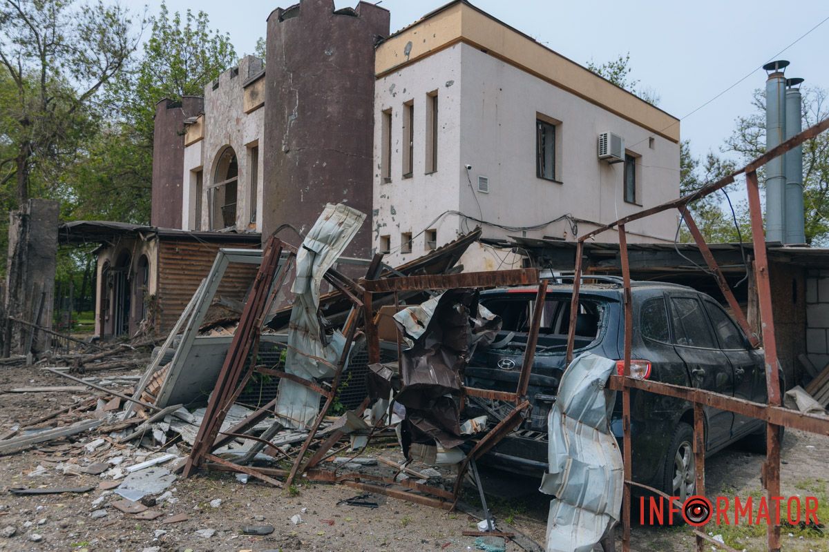 Також постраждав автомобіль, що був припаркований поруч 
