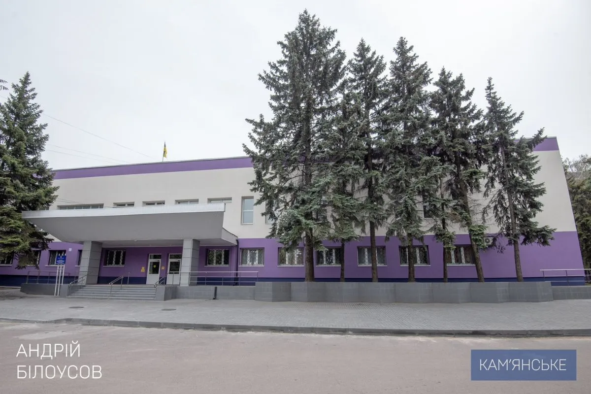 Корпус містить в собі операційний блок на 6 операційних та клініко-діагностичну лабораторію з бактеріологічним відділом