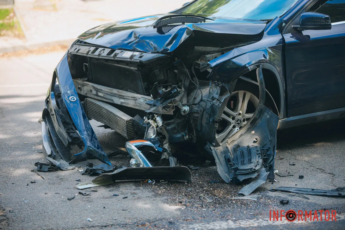 Дорогу не разделили Ford Mustang и Mercedes