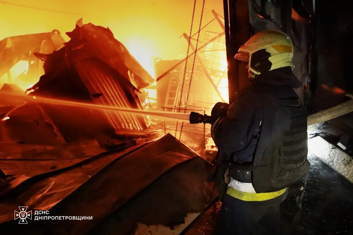 Зайнялось триповерхове складське приміщення дснс+пол 2