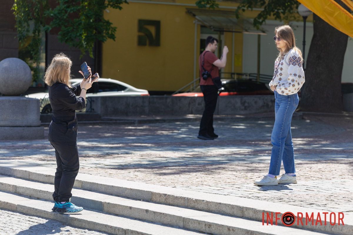 Мы прогулялись по городу и сняли, как днепряне присоединились к празднику Мы прогулялись по городу и сняли, как днепряне присоединились к празднику