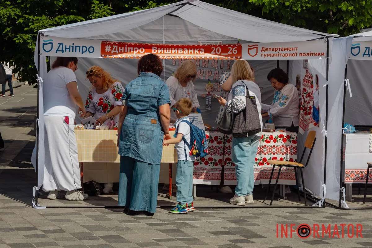 Як у Дніпрі святкували День вишиванки у парку Шевченка та на Успенській площі 1