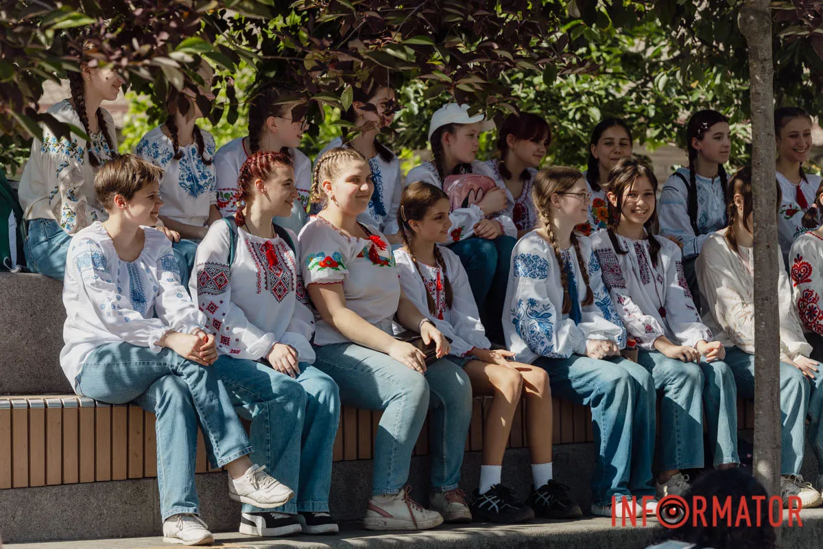 Як у Дніпрі святкували День вишиванки у парку Шевченка та на Успенській площі 4
