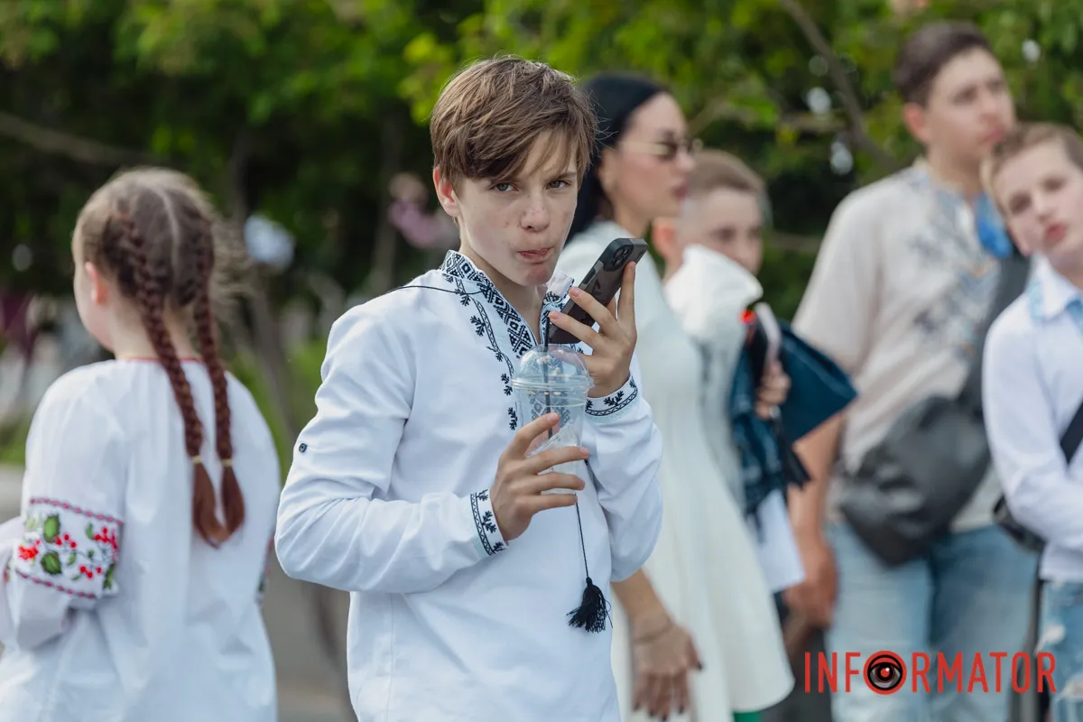 Як у Дніпрі святкували День вишиванки у парку Шевченка та на Успенській площі 10