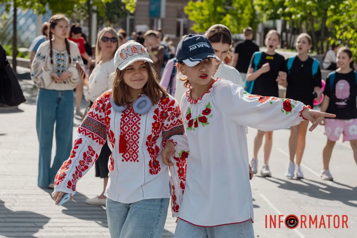 Як у Дніпрі святкували День вишиванки у парку Шевченка та на Успенській площі 21