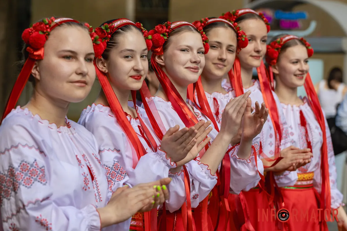 Як у Дніпрі святкували День вишиванки у парку Шевченка та на Успенській площі 22