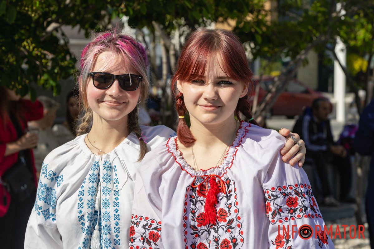 Як у Дніпрі святкували День вишиванки у парку Шевченка та на Успенській площі 29