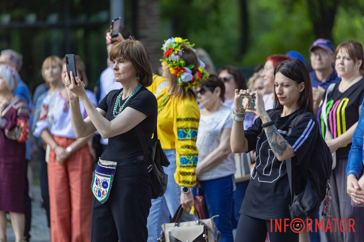 Як у Дніпрі святкували День вишиванки у парку Шевченка та на Успенській площі 25