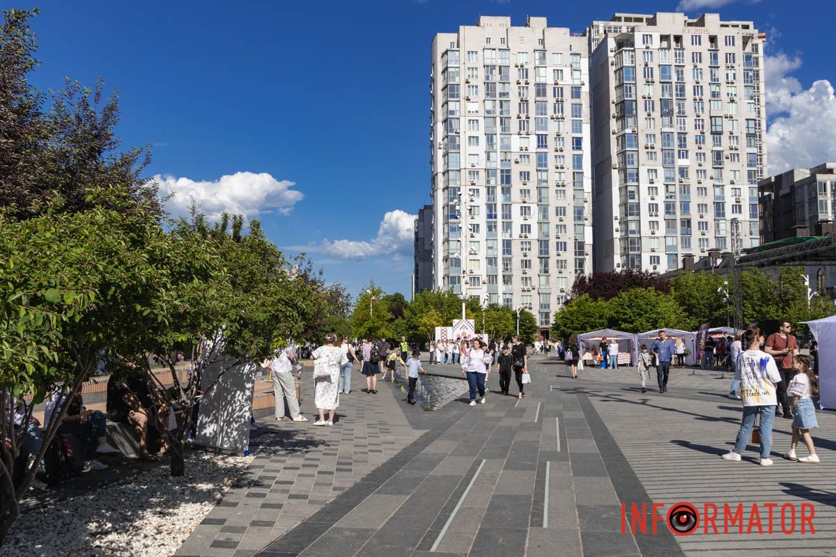 Як у Дніпрі святкували День вишиванки у парку Шевченка та на Успенській площі 37
