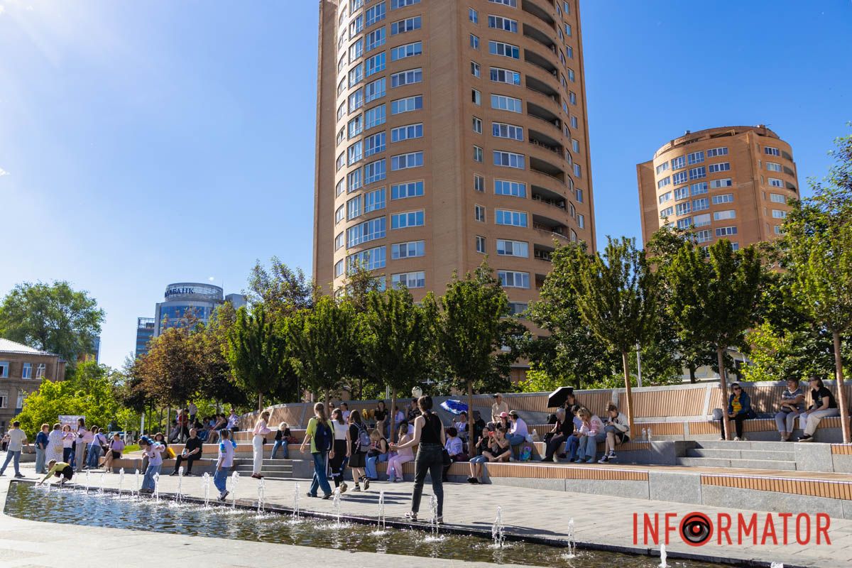 Як у Дніпрі святкували День вишиванки у парку Шевченка та на Успенській площі 43