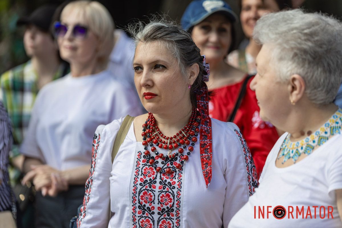 Як у Дніпрі святкували День вишиванки у парку Шевченка та на Успенській площі 40