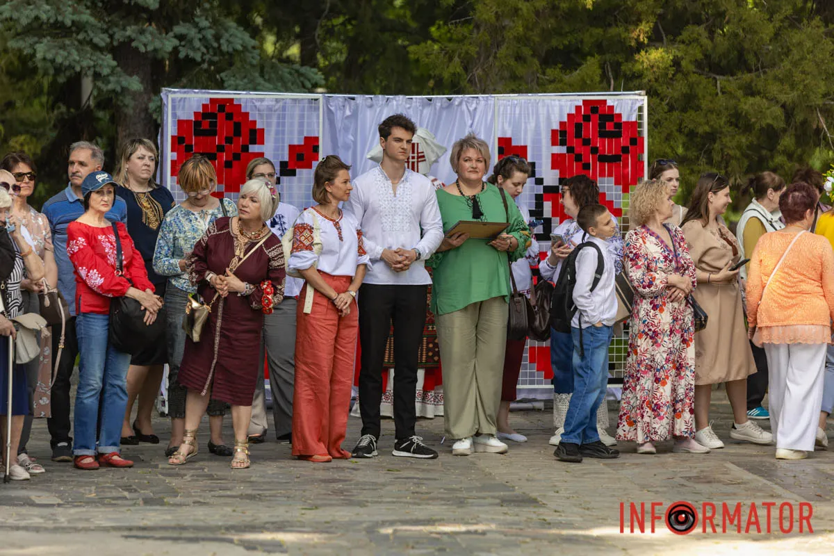 Як у Дніпрі святкували День вишиванки у парку Шевченка та на Успенській площі 42