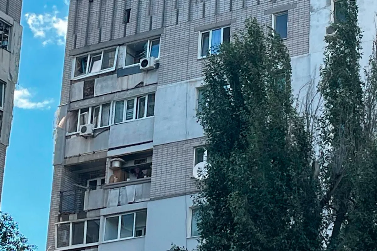 На місці працюють рятувальники, поліцейські та медики На місці працюють рятувальники, поліцейські та медики