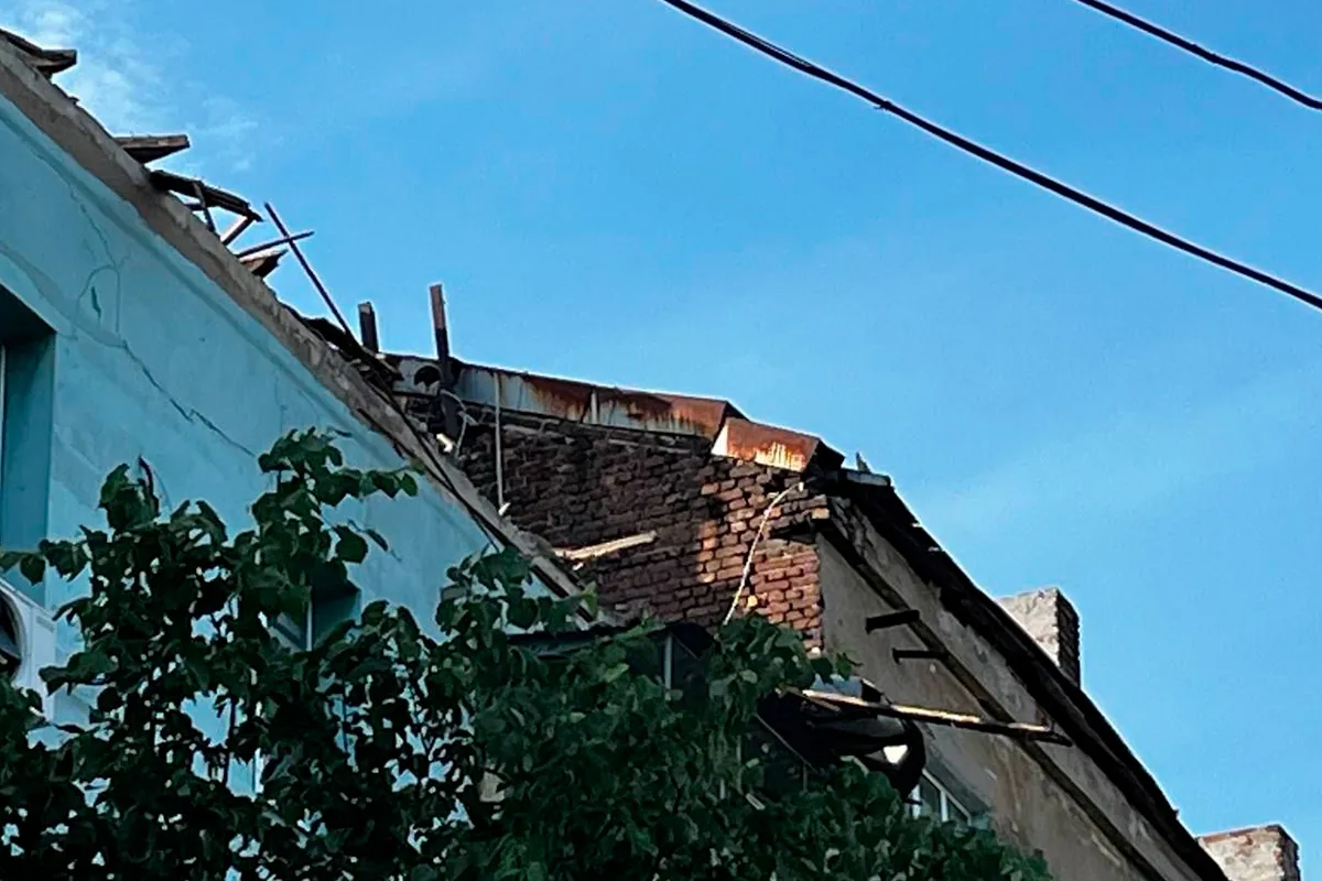 Також у місті вже розпочали ліквідацію наслідків атаки Також у місті вже розпочали ліквідацію наслідків атаки