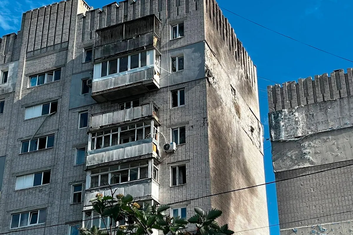 За інформацією Бориса Філатова, унаслідок атаки постраждали загалом 8 будинків За інформацією Бориса Філатова, унаслідок атаки постраждали загалом 8 будинків