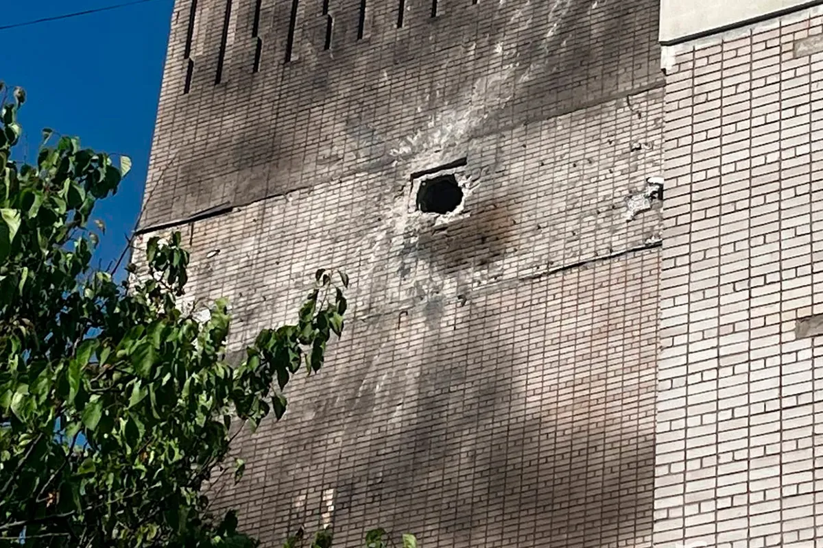 Потрощені загалом майже 300 вікон Потрощені загалом майже 300 вікон