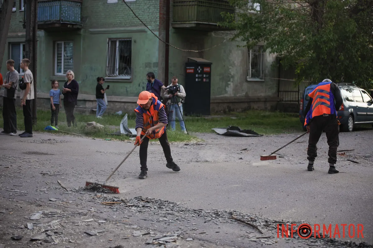 Обломки стен и стекла, спасатели и изуродованные дома: как выглядит место ударов по Днепру 21 мая 32