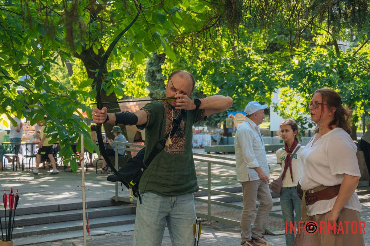  Шанувальники активного відпочинку та військової справи мали змогу повчитися лучної стрільби