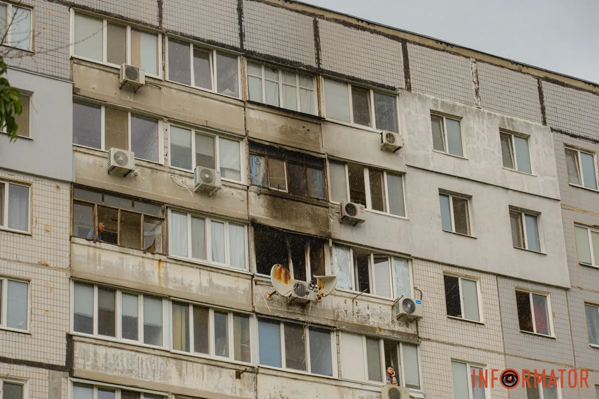 Внаслідок займання горів балкон і зачепило балкон на 9 поверсі Внаслідок займання горів балкон і зачепило балкон на 9 поверсі
