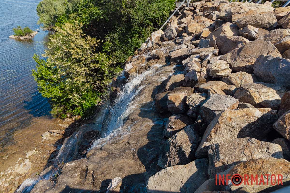 Это искусственный водопад Это искусственный водопад