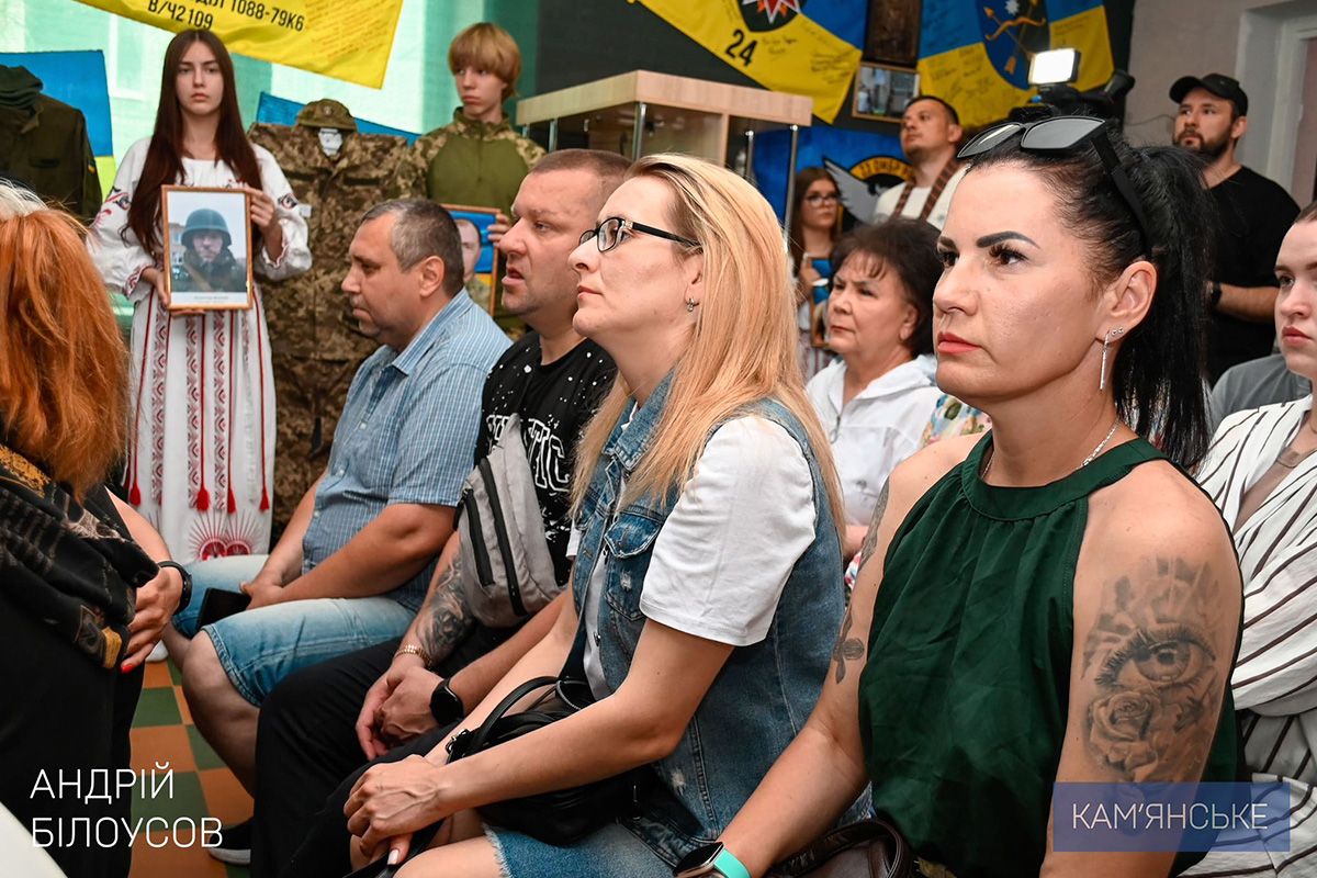 Фото з заходу У Кам'янському у Ліцеї №29 відкрили оновлений шкільний музей “Простір пам’яті: голоси мужності та свободи” 8