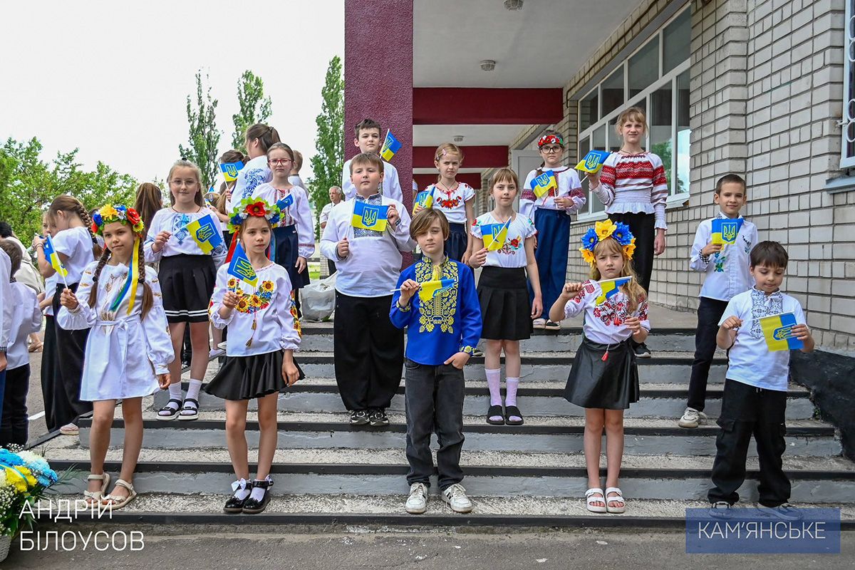 Школярі У Кам'янському у Ліцеї №29 відкрили оновлений шкільний музей “Простір пам’яті: голоси мужності та свободи” 12