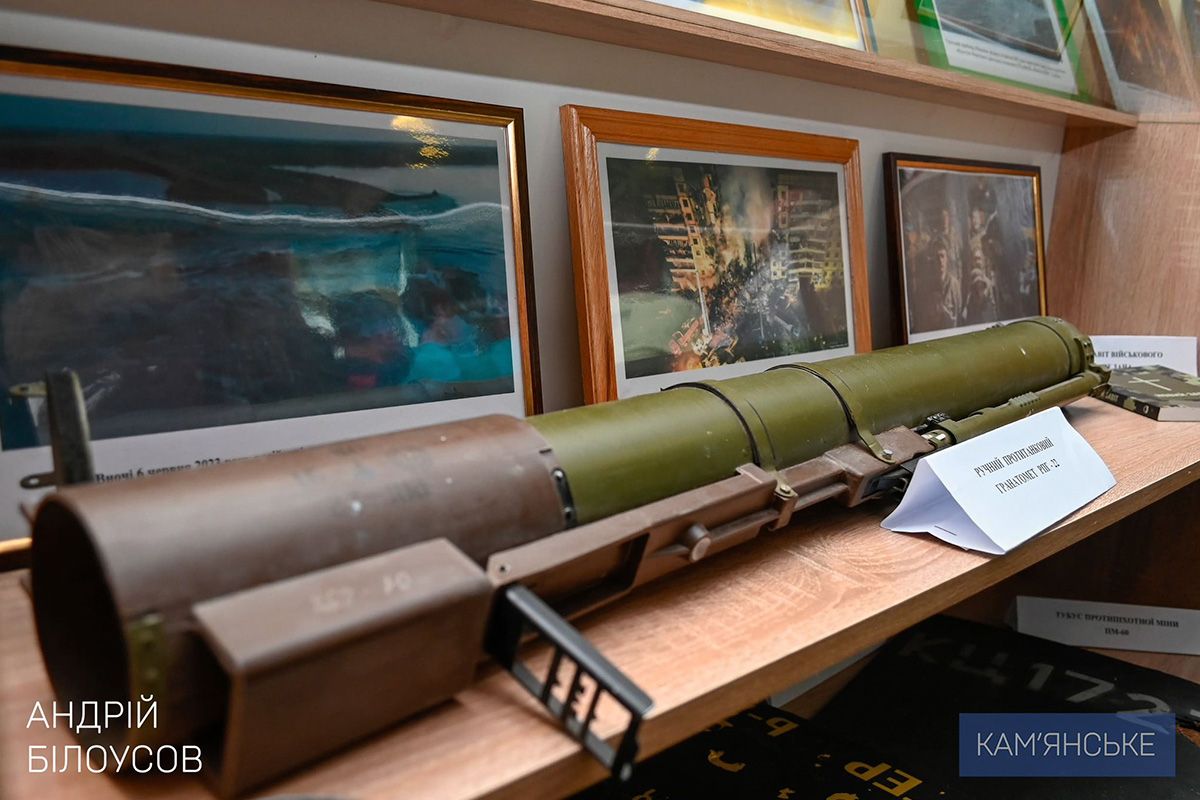 Пристрій У Кам'янському у Ліцеї №29 відкрили оновлений шкільний музей “Простір пам’яті: голоси мужності та свободи” 15