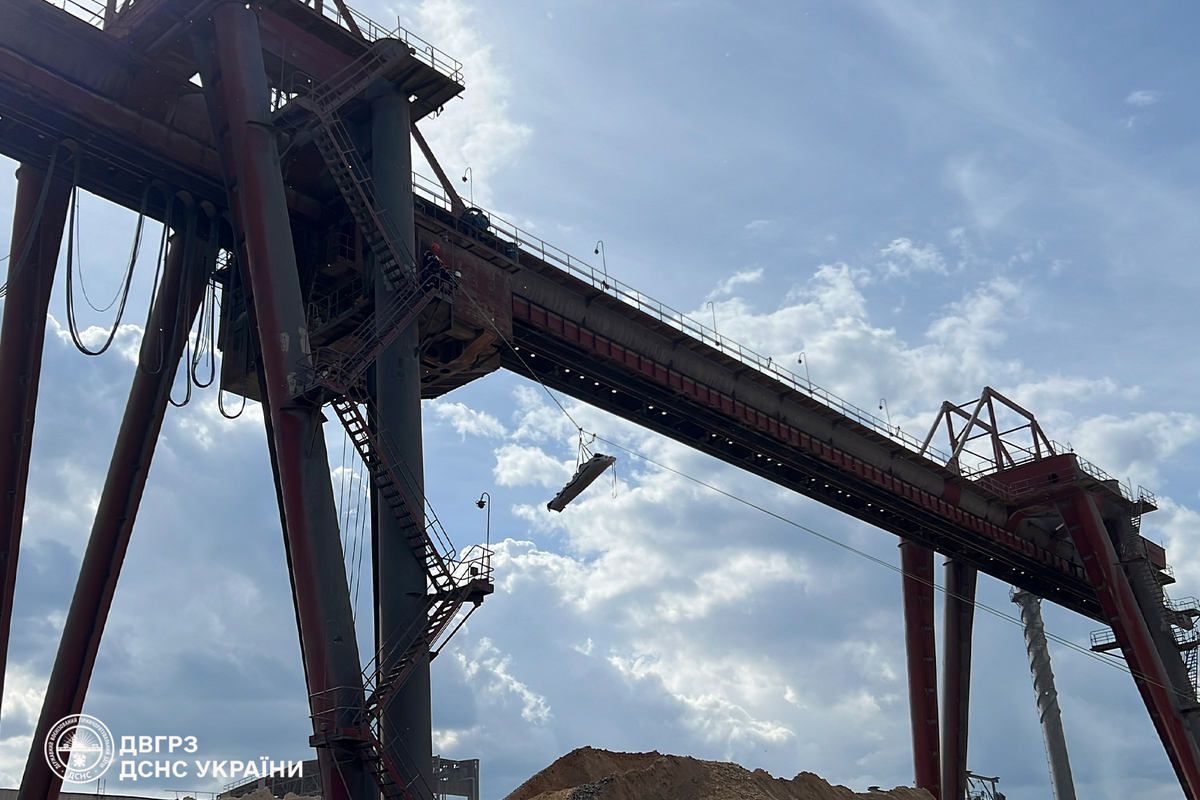 У Дніпропетровській області у кабіні козлового крана на висоті 30 метрів стало погано підсобному робітнику