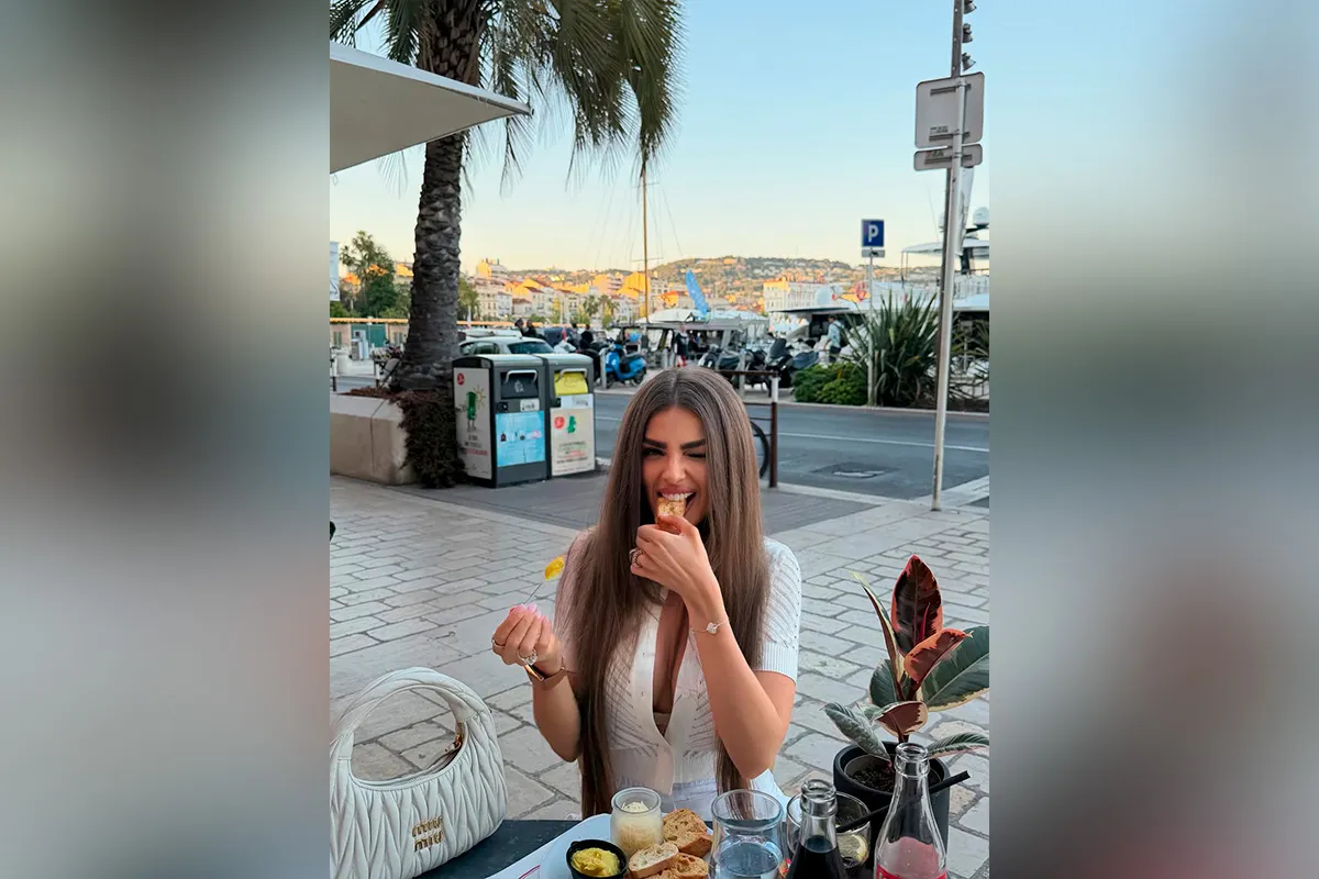 Porsche влетел в бетонную опору и вспыхнул: в ДТП погибла TikTok-блогерша Vikunciy, с ней попрощаются в Днепре 9