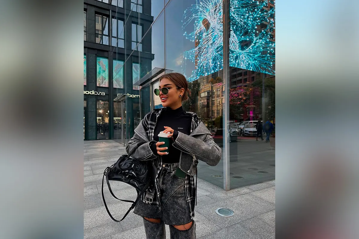 Porsche влетел в бетонную опору и вспыхнул: в ДТП погибла TikTok-блогерша Vikunciy, с ней попрощаются в Днепре 12