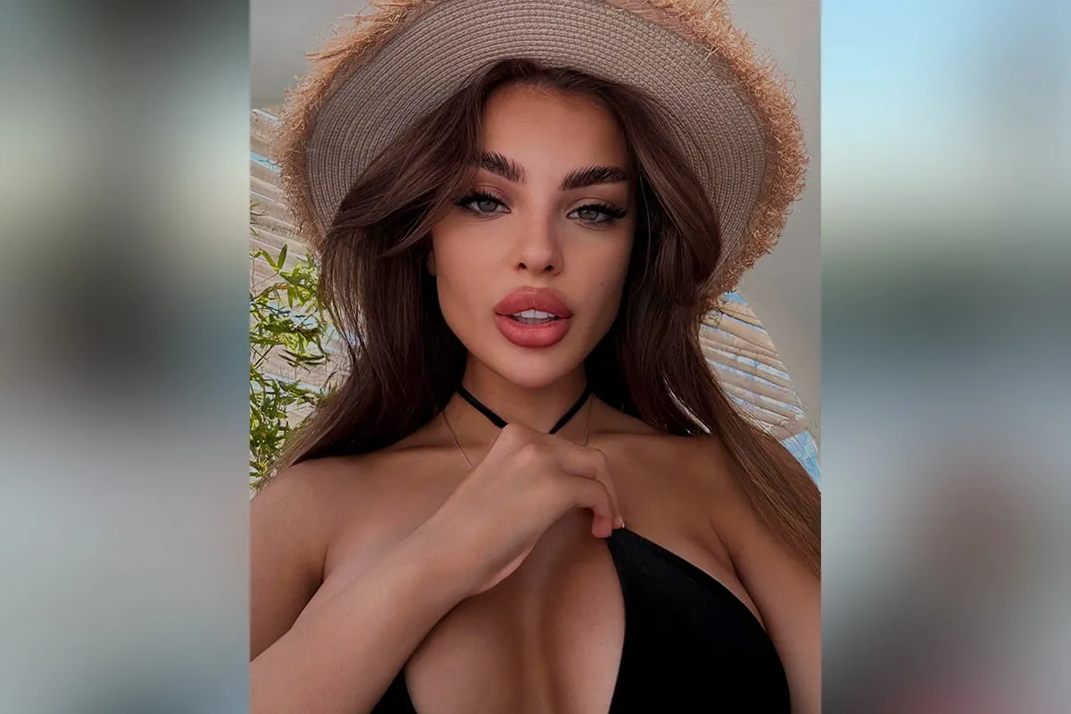 Porsche влетел в бетонную опору и вспыхнул: в ДТП погибла TikTok-блогерша Vikunciy, с ней попрощаются в Днепре 6