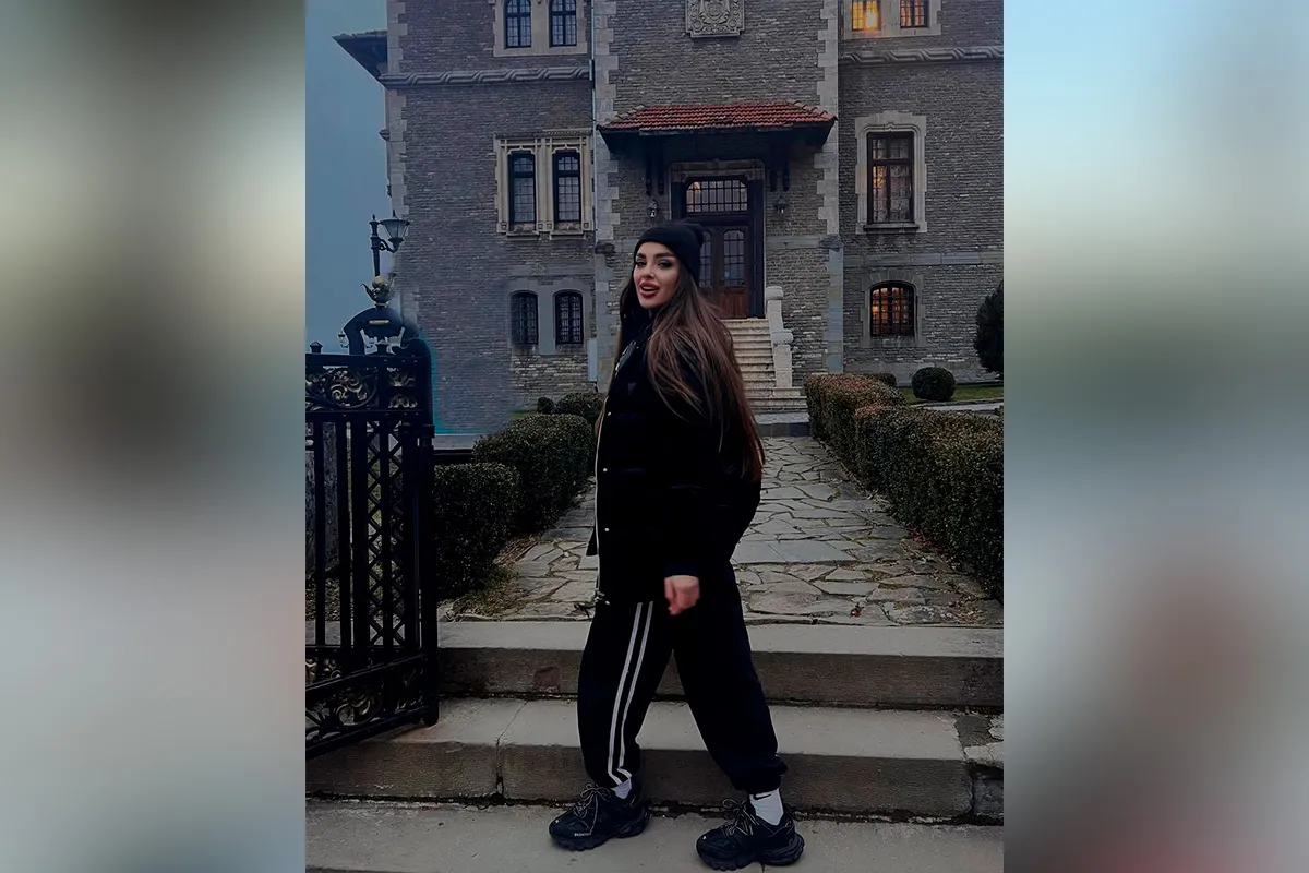 Porsche влетел в бетонную опору и вспыхнул: в ДТП погибла TikTok-блогерша Vikunciy, с ней попрощаются в Днепре 11