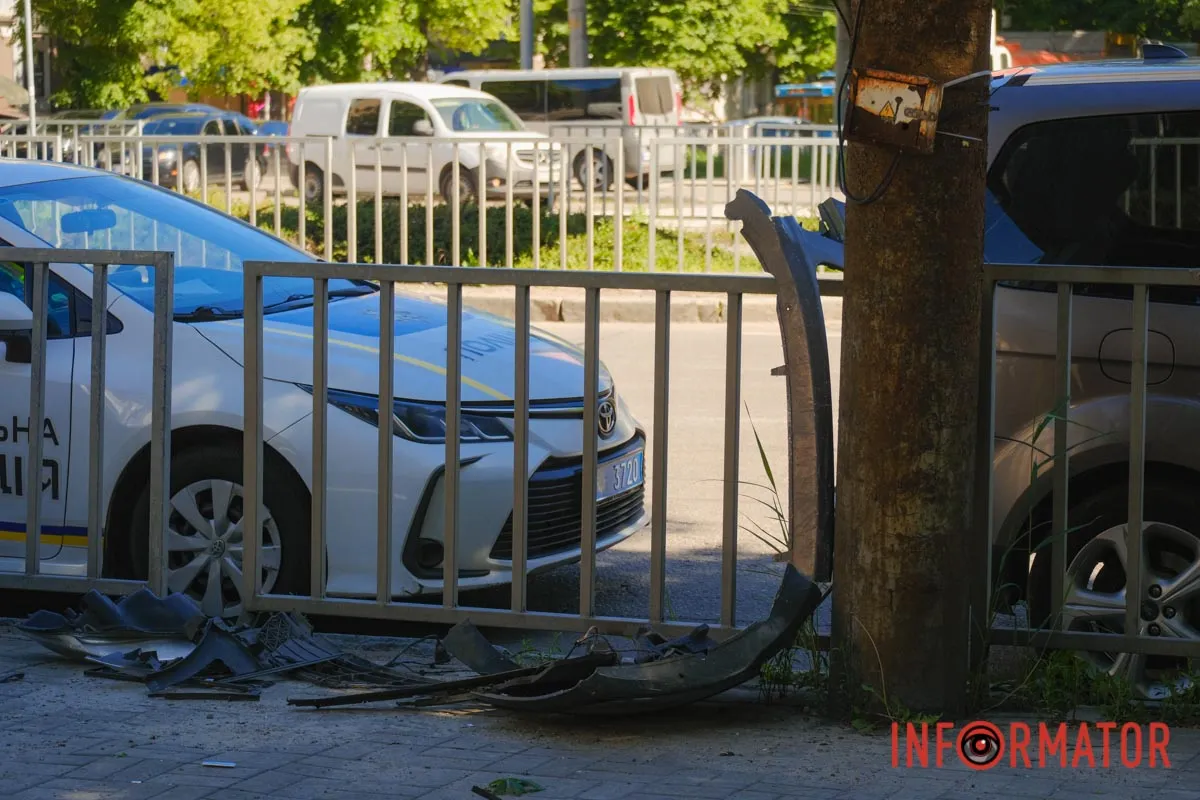 У Дніпрі на Незалежності зіткнулись Ford та Lada: рух ускладнено 8