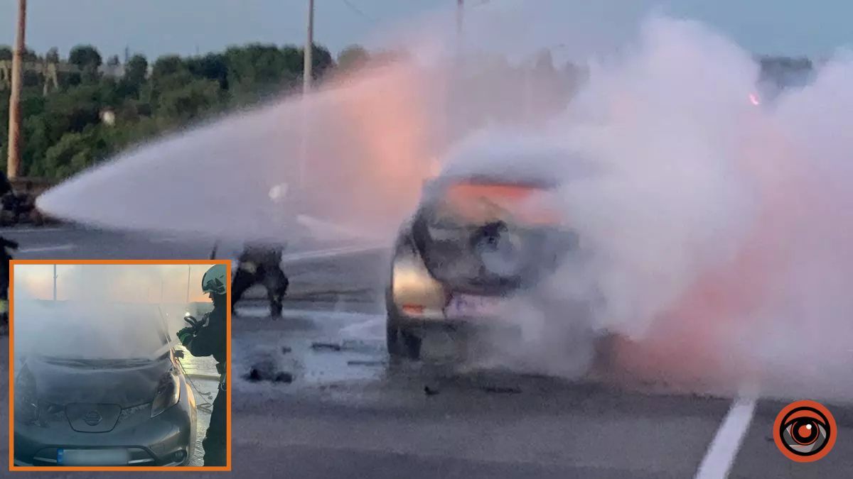В Днепре на Южном мосту загорелся автомобиль